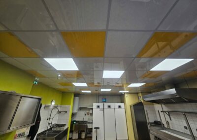 dalles et lumières de plafond